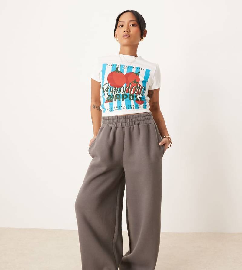ASOS DESIGN Petite - Jogginghose in Grau mit geradem Schnitt von ASOS Petite