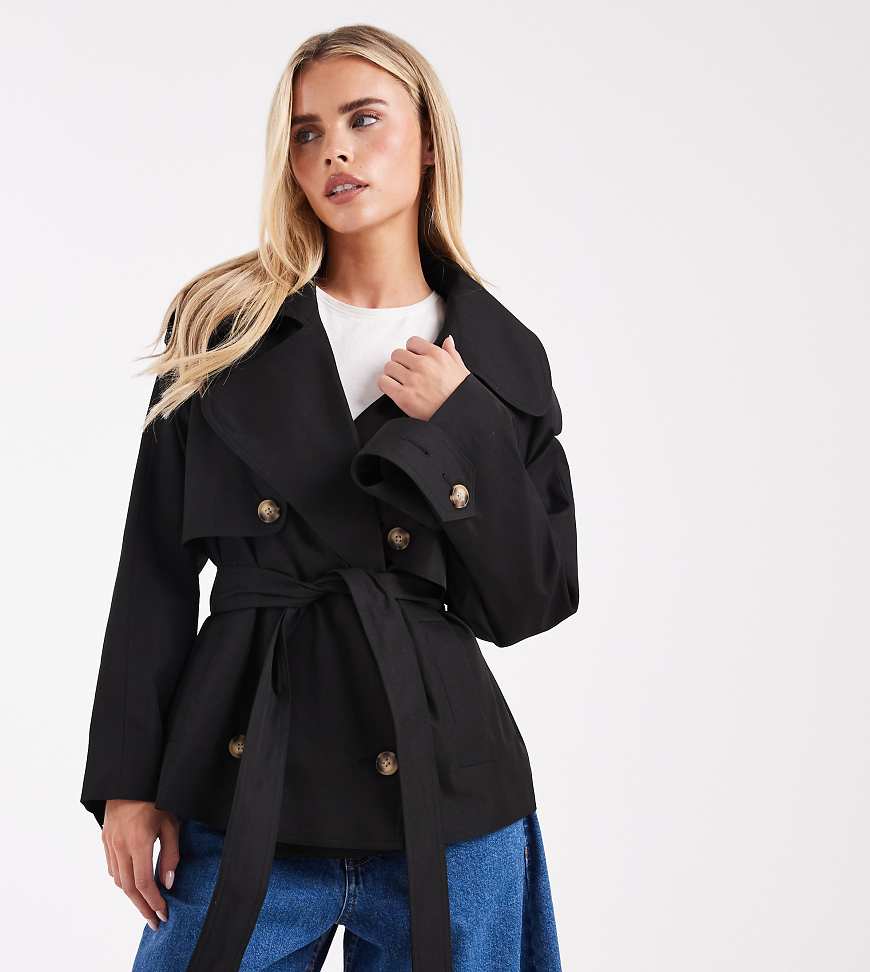 ASOS DESIGN Petite - Kurzer Oversize-Trenchcoat in Schwarz mit Gürtel von ASOS Petite
