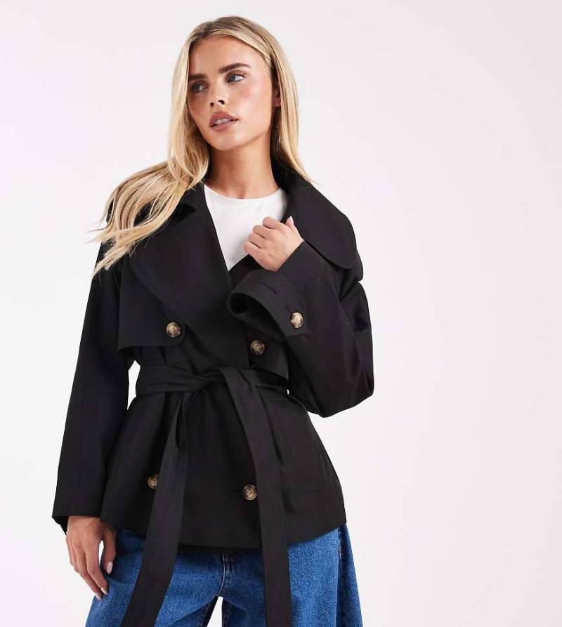 ASOS DESIGN Petite - Kurzer Oversize-Trenchcoat in Schwarz mit Gürtel von ASOS Petite