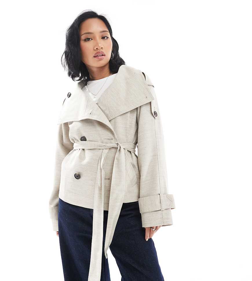 ASOS DESIGN Petite - Kurzer Trenchcoat in Leinenoptik in Steinbeige-Neutral von ASOS Petite