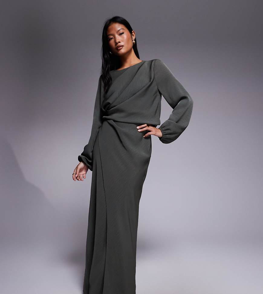 ASOS DESIGN Petite - Langärmliges Maxikleid in Khaki mit Rückenausschnitt und Twist-Detail in der Taille-Grün von ASOS Petite