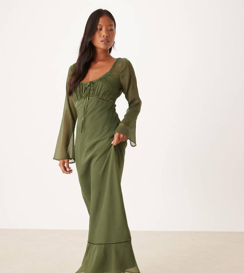 ASOS DESIGN Petite - Langärmliges Maxikleid in Olivgrün mit geraffter Brustpartie und U-Ausschnitt von ASOS Petite