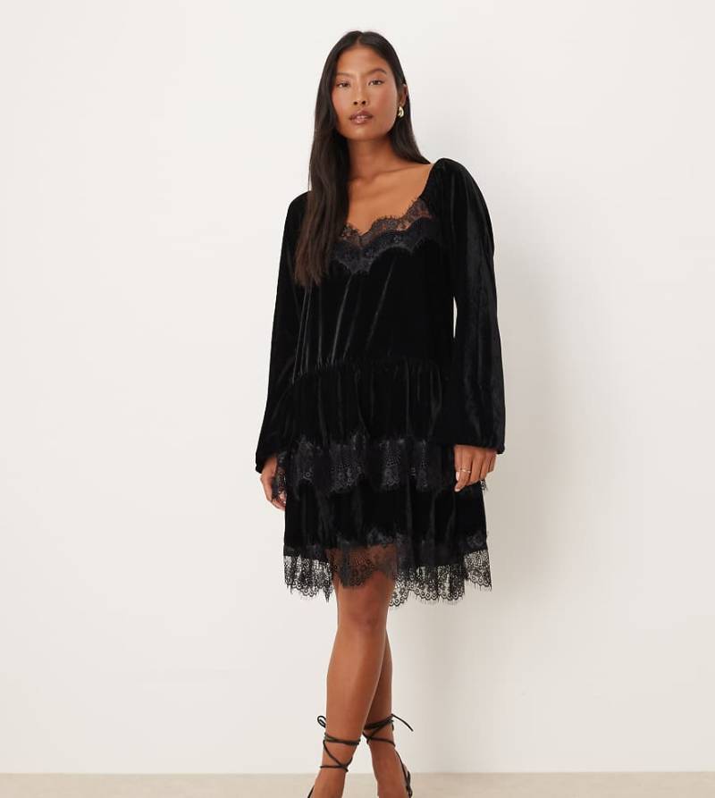 ASOS DESIGN Petite - Langärmliges Samt-Minikleid in Schwarz mit Herzausschnitt von ASOS Petite