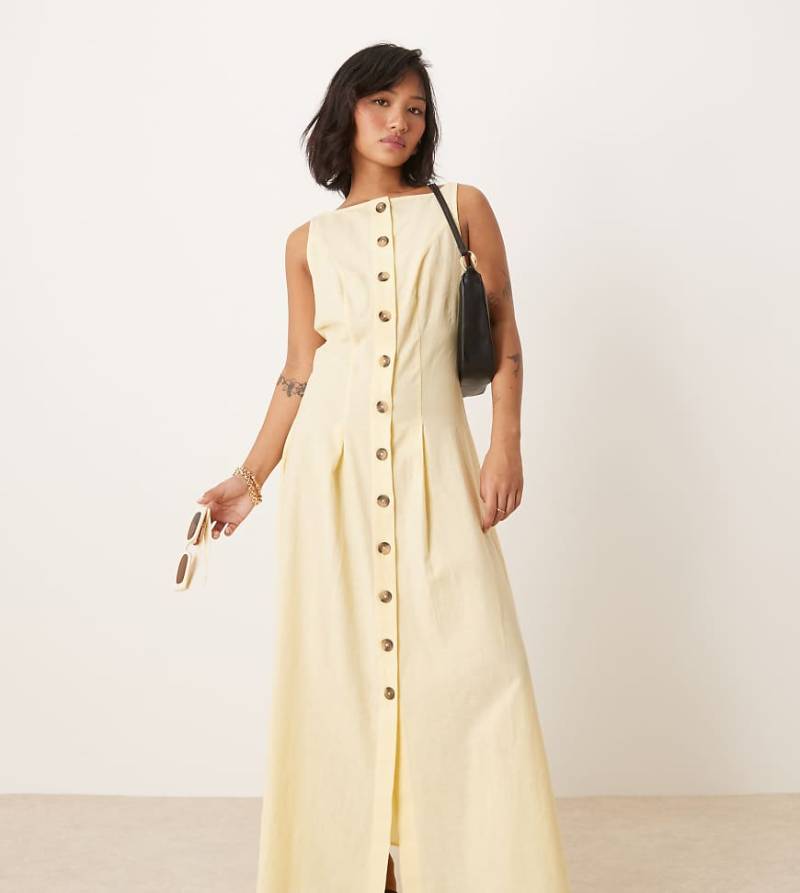 ASOS DESIGN Petite - Maxi-Westenkleid in Buttermilchgelb mit Knopfleiste und U-Boot-Ausschnitt-Weiß von ASOS Petite