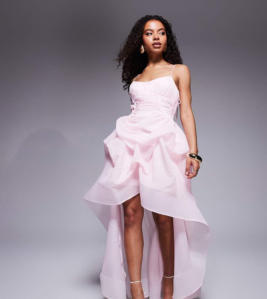 ASOS DESIGN Petite - Maxikleid aus Organdie in Rosa mit drapiertem Rock und hinten längerem Saum von ASOS Petite