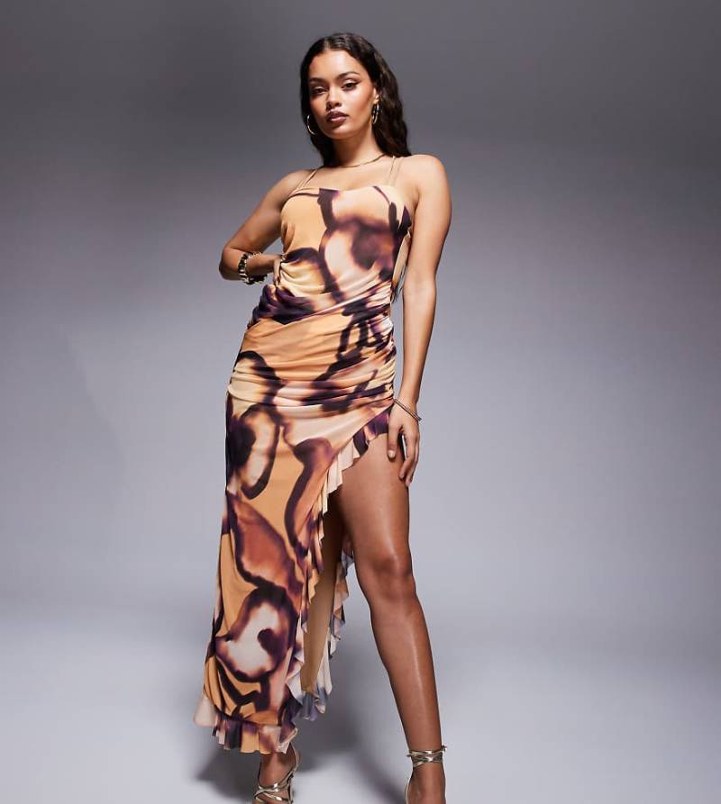 ASOS DESIGN Petite - Maxikleid aus gelb-schwarzem Netzstoff mit Blumenmuster, Rüschen und Trägern-Bunt von ASOS Petite