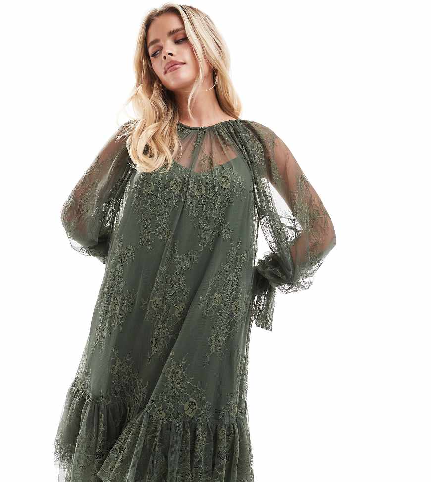ASOS DESIGN Petite - Maxikleid aus grüner Spitze mit Rüschendetail von ASOS Petite