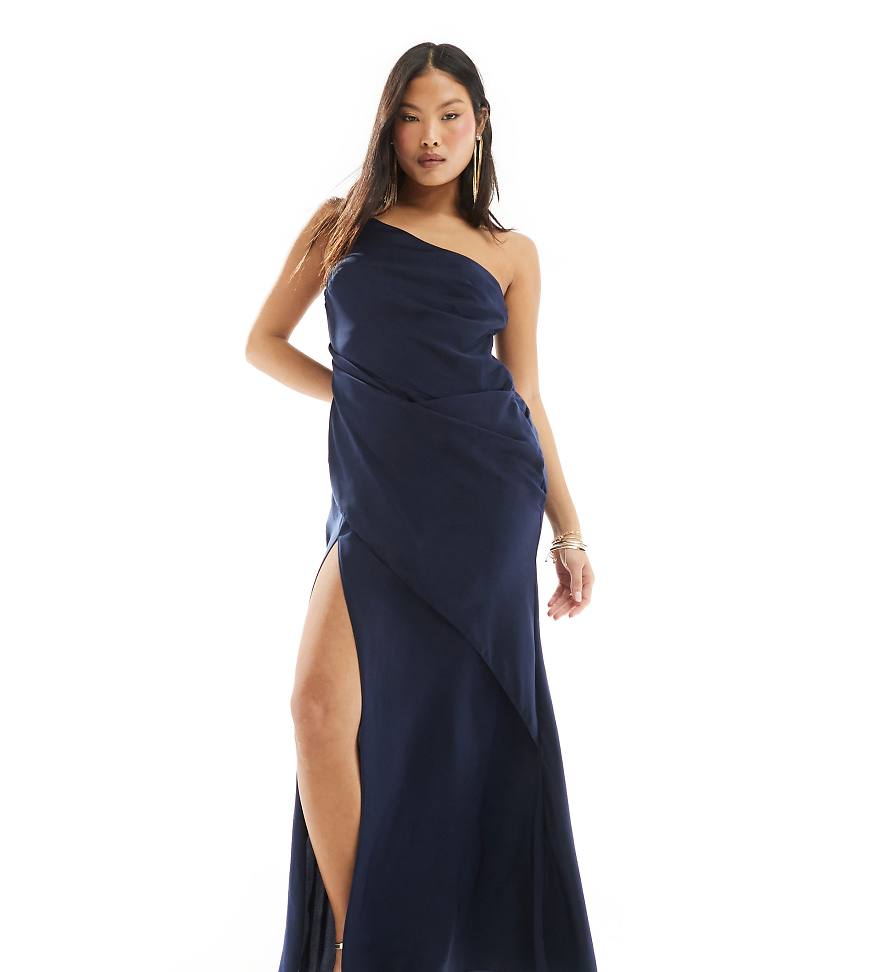 ASOS DESIGN Petite - Maxikleid in Marineblau mit One-Shoulder-Träger von ASOS Petite