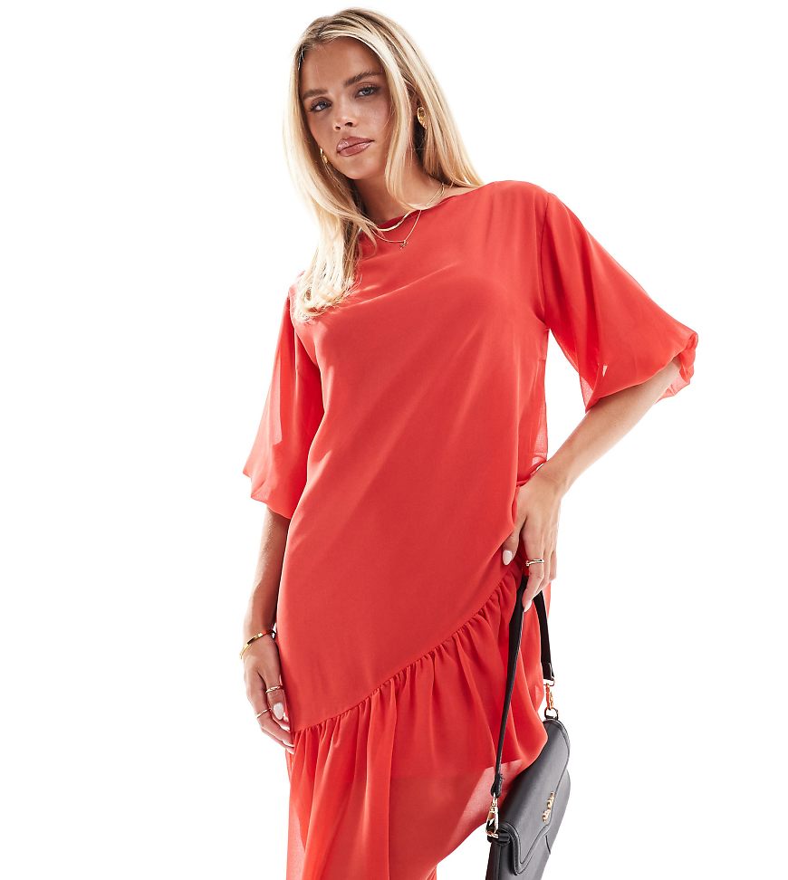 ASOS DESIGN Petite - Midikleid in Rot mit Schlitzausschnitt und asymmetrischem gerafftem Saum von ASOS Petite
