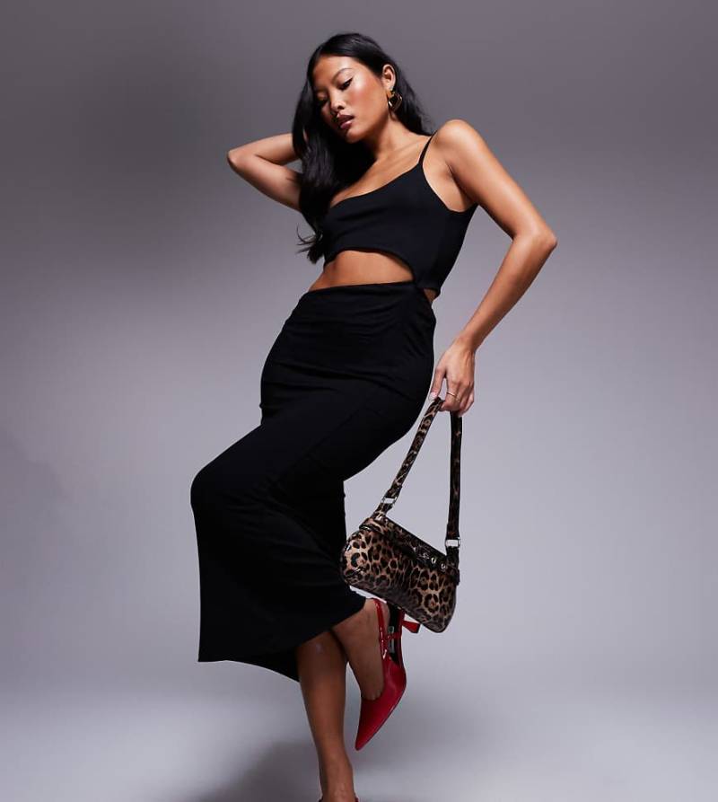 ASOS DESIGN Petite - Midikleid in Schwarz mit One-Shoulder-Träger, welligem Ausschnitt und abgerundetem Zierausschnitt von ASOS Petite