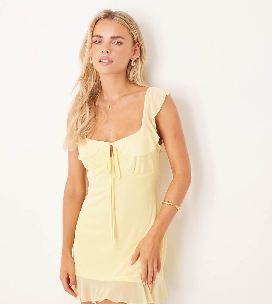 ASOS DESIGN Petite - Mini-Freizeitkleid aus Netzstoff in Buttermilchgelb mit doppelten Rüschen von ASOS Petite