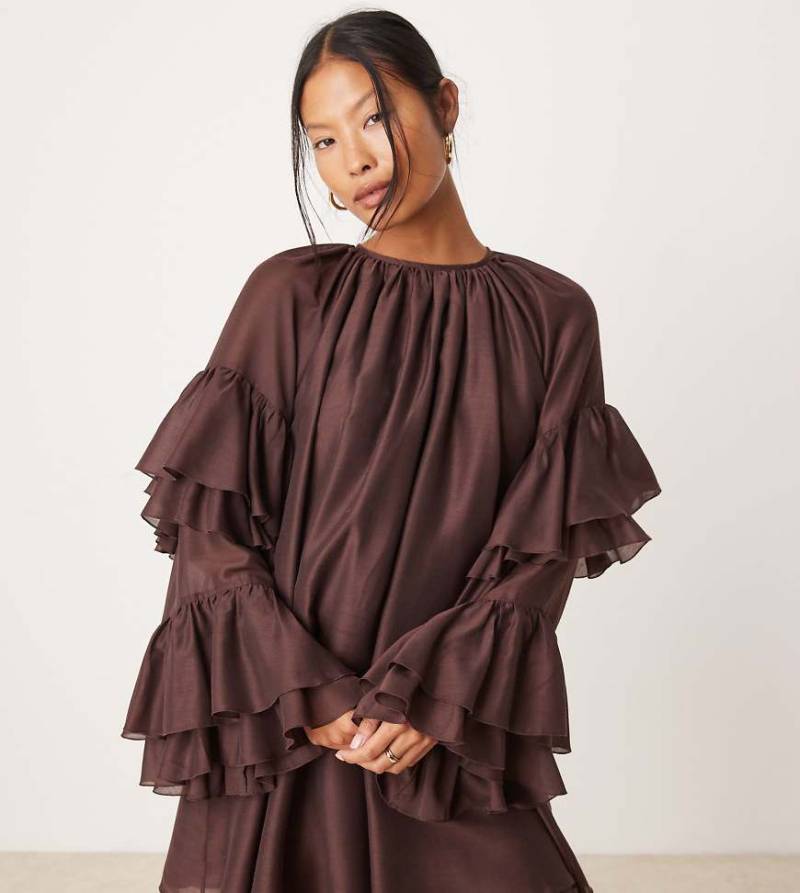 ASOS DESIGN Petite - Minikleid aus Voile in Schokobraun mit Rüschenärmeln-Bunt von ASOS Petite