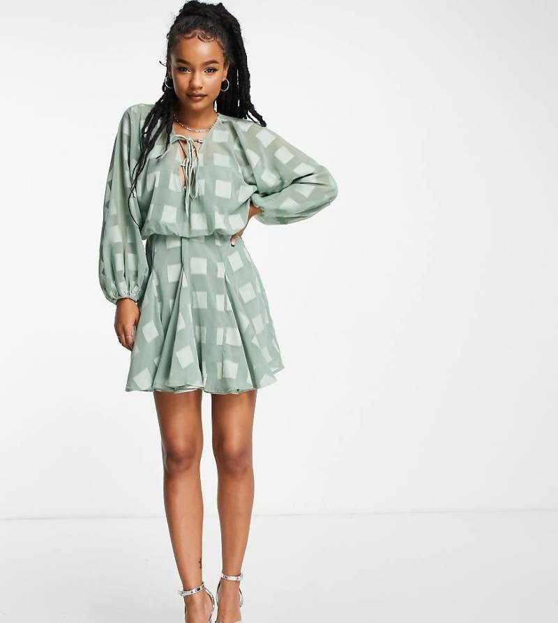 ASOS DESIGN Petite - Minikleid in Salbeigrün mit tiefem Ausschnitt und Godet-Rock von ASOS Petite
