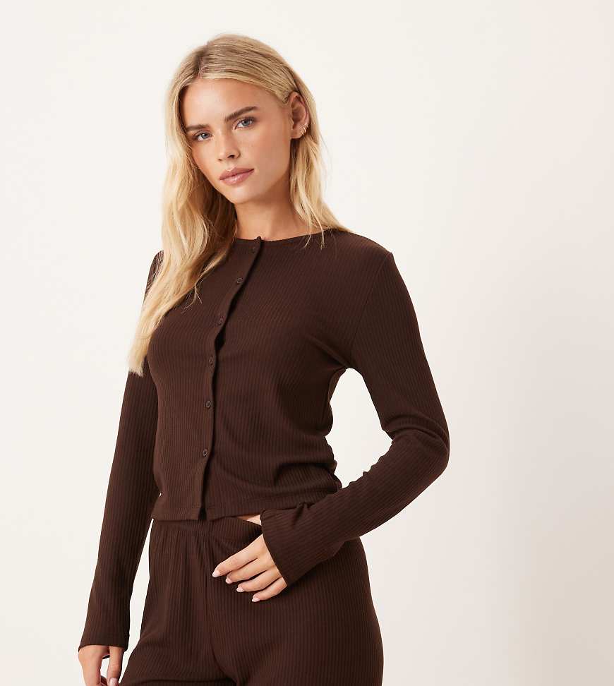 ASOS DESIGN Petite - Mix & Match - Gerippte Lounge-Strickjacke in Schokobraun-Brown ASOS DESIGN Petite - Mix & Match - Gerippte Lounge-Strickjacke in Schokobraun-Brown von ASOS Petite