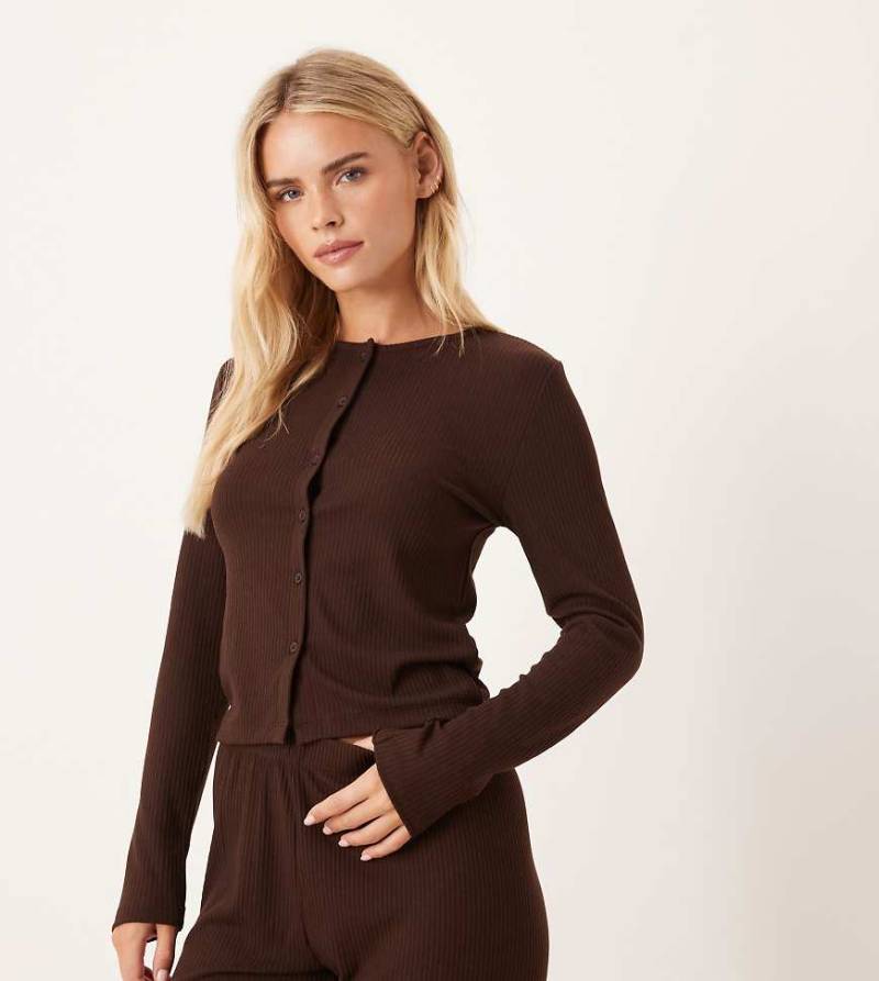 ASOS DESIGN Petite - Mix & Match - Gerippte Lounge-Strickjacke in Schokobraun-Brown ASOS DESIGN Petite - Mix & Match - Gerippte Lounge-Strickjacke in Schokobraun-Brown von ASOS Petite