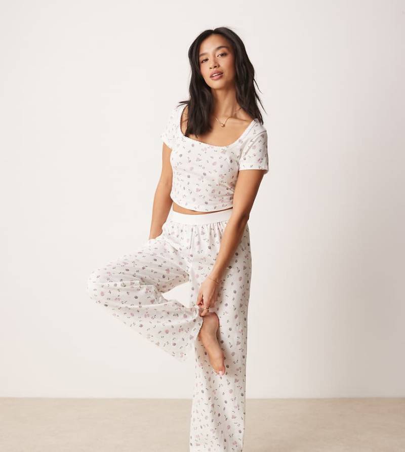 ASOS DESIGN Petite - Mix & Match - Pyjama-Hose mit Früchtemuster-Bunt von ASOS Petite