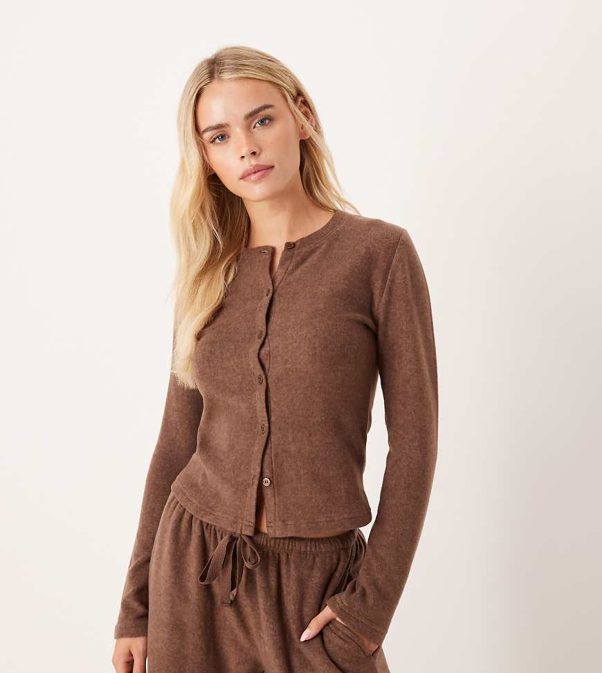 ASOS DESIGN Petite - Mix & Match - Strickjacke aus leichtem Fleece in Schokobraun-Brown von ASOS Petite
