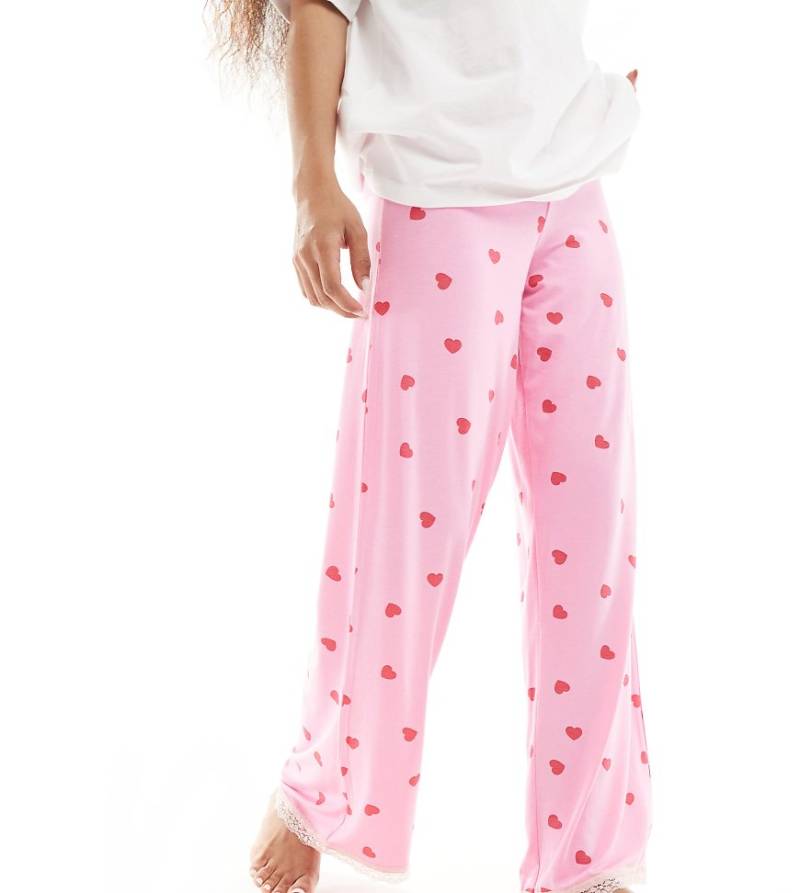 ASOS DESIGN Petite - Mix & Match - Superweiche Pyjama-Hose in Rosa mit Herzmuster von ASOS Petite