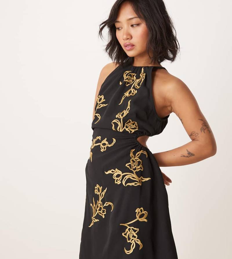 ASOS DESIGN Petite - Neckholder-Minikleid in Schwarz mit All-over-Blumenprint, Stickerei und Rückenausschnitt-Bunt von ASOS Petite