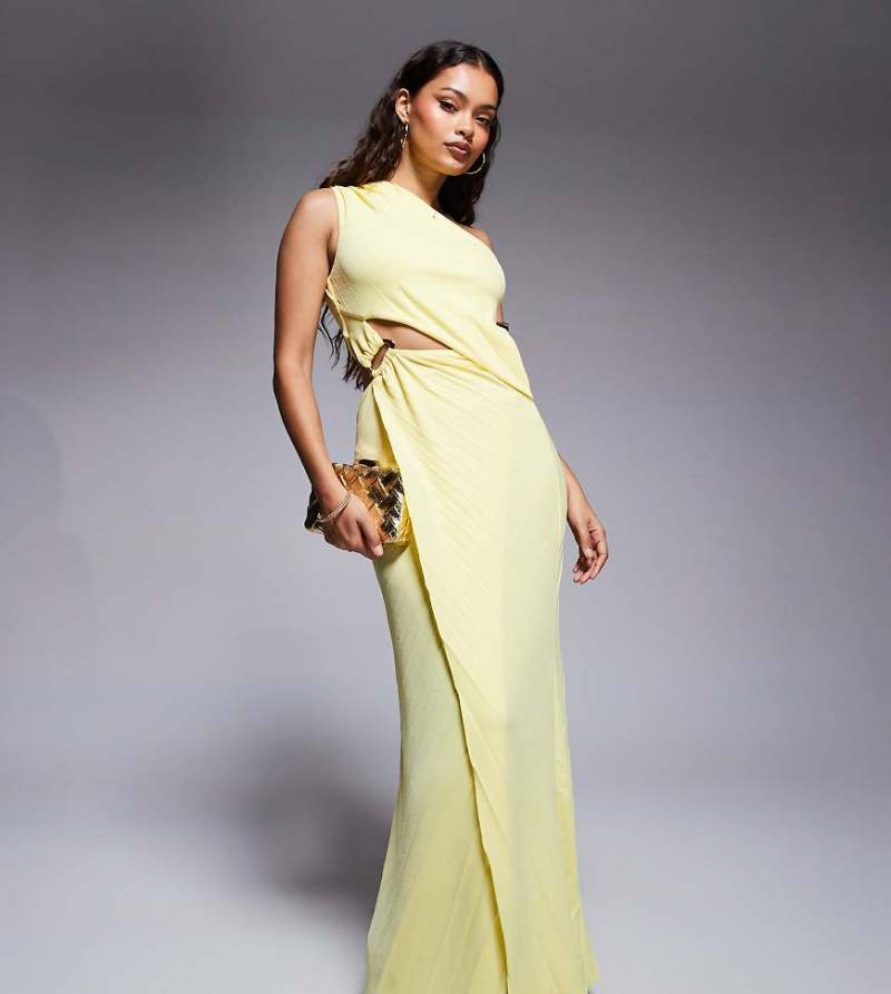ASOS DESIGN Petite - Plissiertes Maxikleid in Buttermilchgelb mit asymmetrischem One-Shoulder-Träger und verdrehtem Rock von ASOS Petite