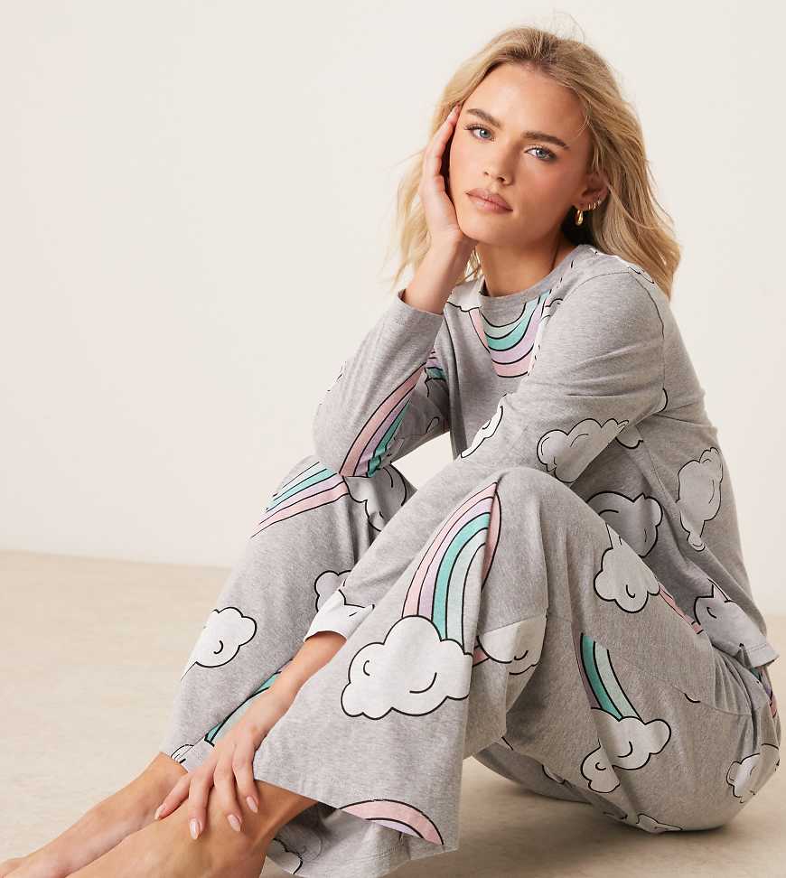 ASOS DESIGN Petite - Pyjama in Grau meliert aus langärmligem Oberteil und Hose mit Regenbogen-Grafikprints ASOS DESIGN Petite - Pyjama in Grau meliert aus langärmligem Oberteil und Hose mit Regenbogen-Grafikprints von ASOS Petite