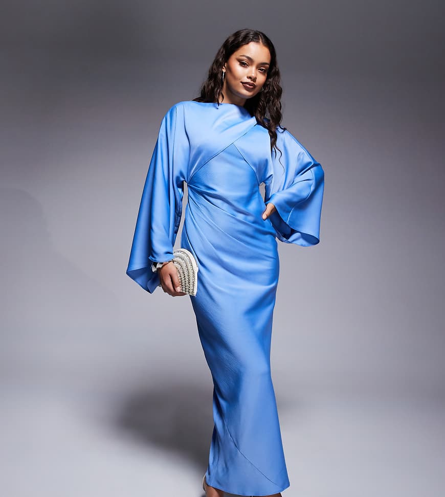 ASOS DESIGN Petite - Satin-Maxikleid in Staubblau mit Wickeldesign vorne, Fledermausärmeln und Schrägschnitt von ASOS Petite