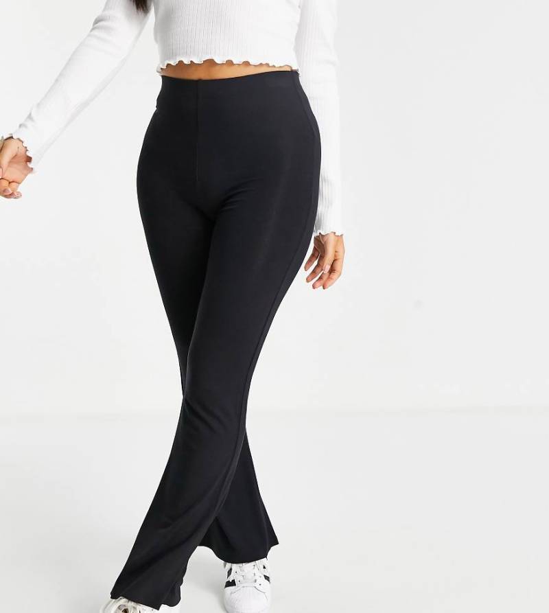ASOS DESIGN Petite - Schlaghose in Schwarz von ASOS Petite