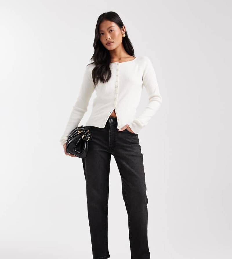 ASOS DESIGN Petite - Slim-Fit-Comfort-Jeans in Schwarz von ASOS Petite