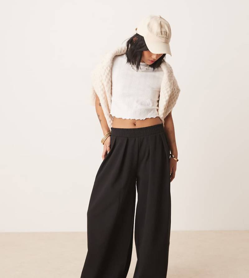 ASOS DESIGN Petite - Superweite Hose aus Interlock-Stoff in Schwarz von ASOS Petite