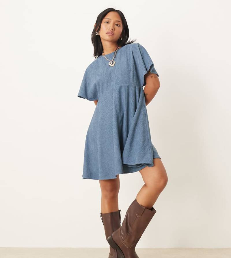 ASOS DESIGN Petite - T-Shirt-Minikleid aus Cord in Schieferblau mit Ziernähten von ASOS Petite