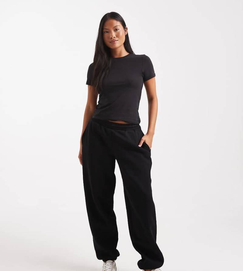 ASOS DESIGN Petite - Ultimate - Jogginghose in Schwarz mit weicher Innenseite und Bündchen von ASOS Petite