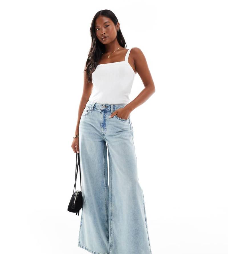 ASOS DESIGN Petite - Weit geschnittene Jeans in Vintage-Waschung mit hohem Bund-Blau von ASOS Petite
