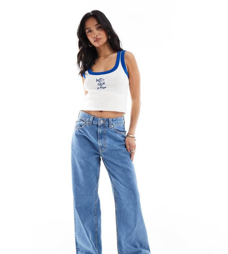 ASOS DESIGN Petite - Weite Dad-Jeans in reinem Blau von ASOS Petite