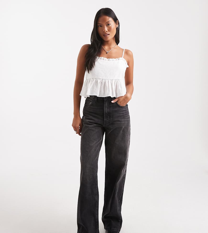 ASOS DESIGN Petite - Weite Dad-Jeans in verwaschenem Schwarz von ASOS Petite