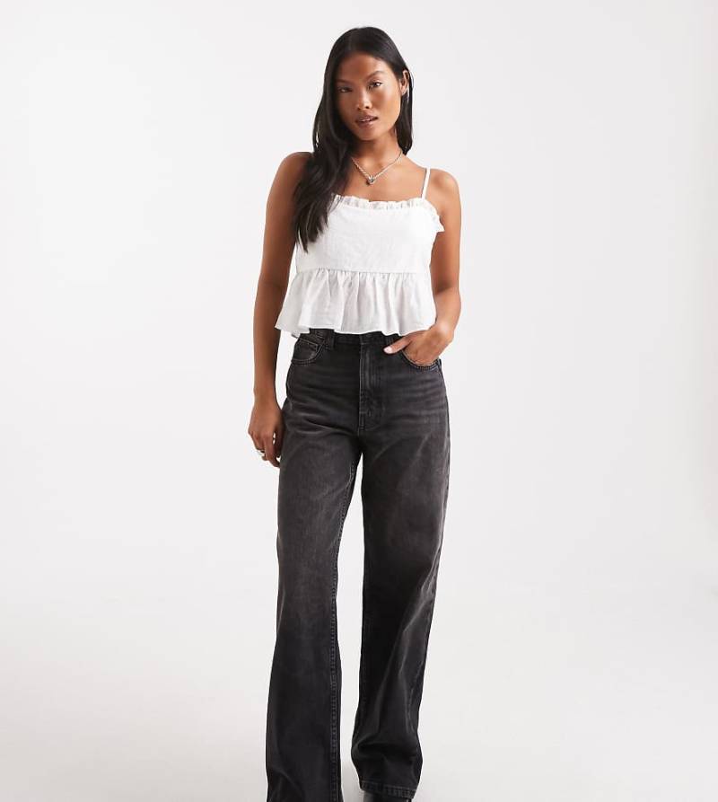 ASOS DESIGN Petite - Weite Dad-Jeans in verwaschenem Schwarz von ASOS Petite