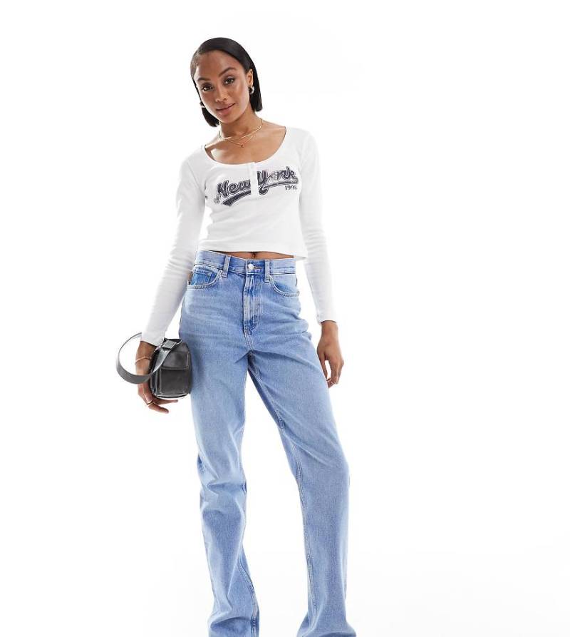 ASOS DESIGN Hourglass - Straight Jeans in Blau mit mittelhohem Bund von ASOS Tall