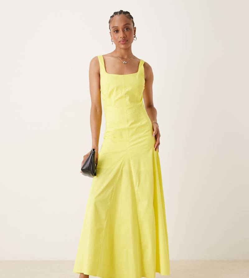 ASOS DESIGN Tall - Ärmelloses, tailliertes Midikleid in leuchtendem Gelb-Weiß von ASOS Tall