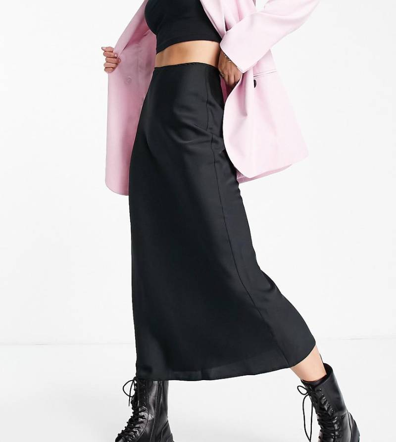 ASOS DESIGN Tall - Asymmetrischer Satin-Midirock zum Schlüpfen in Schwarz von ASOS Tall