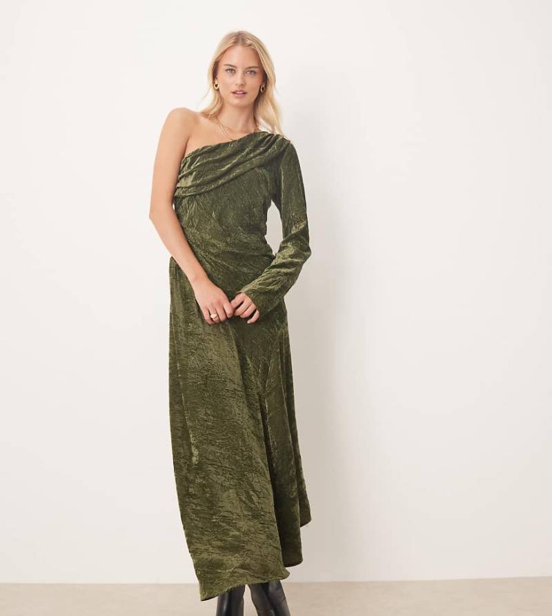 ASOS DESIGN Tall - Asymmetrisches, drapiertes Samt-Maxikleid in Olivgrün von ASOS Tall