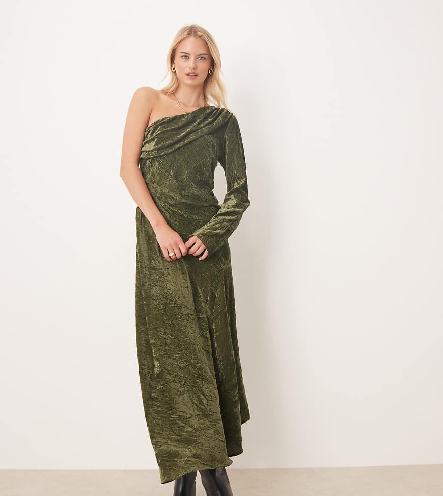 ASOS DESIGN Tall - Asymmetrisches, drapiertes Samt-Maxikleid in Olivgrün von ASOS Tall
