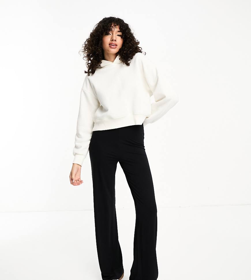 ASOS DESIGN Tall - Basic-Hose aus Jersey mit weitem Bein in Schwarz von ASOS Tall