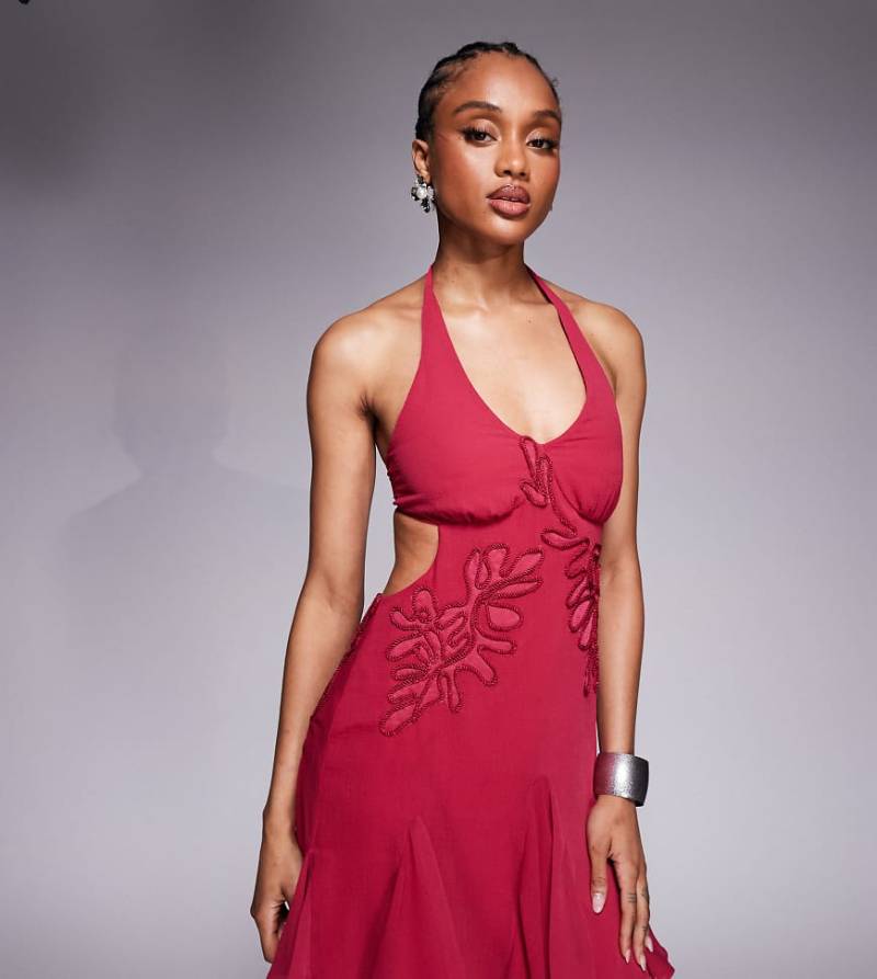 ASOS DESIGN Tall - Besticktes Neckholder-Minikleid in Rosa mit Godets von ASOS Tall