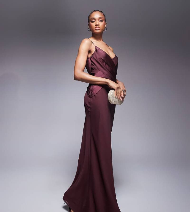 ASOS DESIGN Tall - Camisole-Maxikleid in Schokobraun aus Chiffon mit Satin-Overlay auf der Brustseite von ASOS Tall