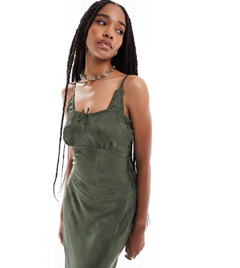ASOS DESIGN Tall - Camisole-Midikleid in Tannengrün mit Trägern, BH-Detail mit Jacquardmuster und gerafftem Dekolleté von ASOS Tall