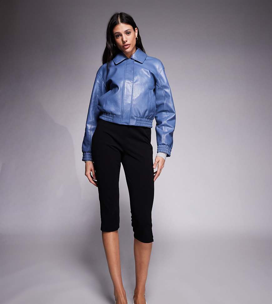 ASOS DESIGN Tall - Caprihose in Schwarz mit Seitenschlitz von ASOS Tall