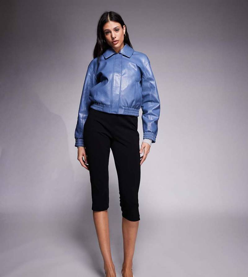 ASOS DESIGN Tall - Caprihose in Schwarz mit Seitenschlitz ASOS DESIGN Tall - Caprihose in Schwarz mit Seitenschlitz von ASOS Tall