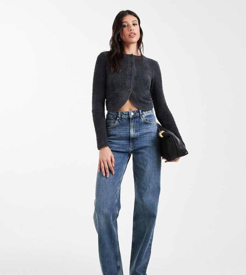 ASOS DESIGN Tall - Comfort-Stretch-Jeans in Vintage-Waschung mit geradem Bein-Blau von ASOS Tall