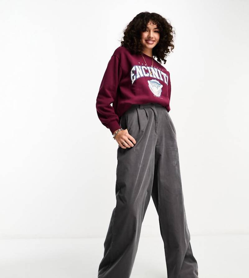 ASOS DESIGN Tall - Dad-Hose aus Cord in Grau von ASOS Tall