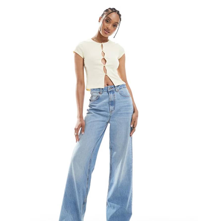 ASOS DESIGN Tall - Dad-Jeans in Mittelblau mit weitem Schnitt von ASOS Tall