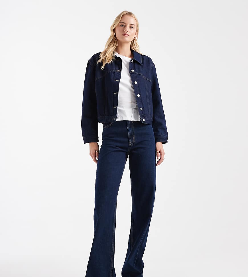 ASOS DESIGN Tall - Dad-Jeans in Rinse-Waschung mit weitem Bein-Marineblau von ASOS Tall